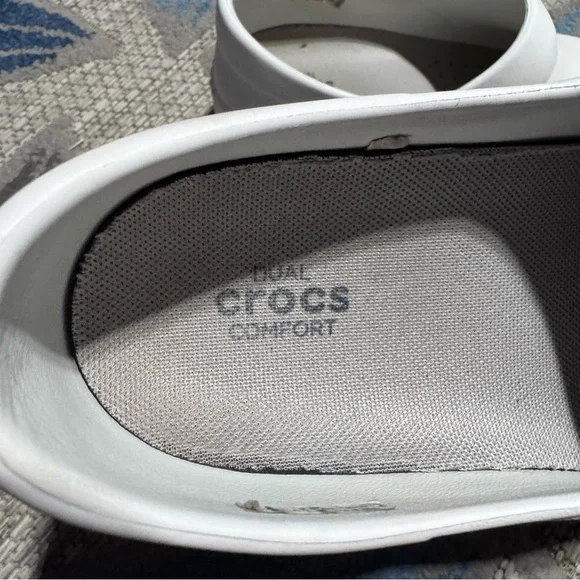 Crocs dual comfort white clogs nursing womans Size 8 - Picture 3 of 7